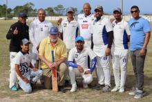 Mayor Swart poses with cricketers