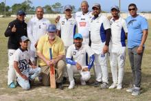 Mayor Swart poses with cricketers